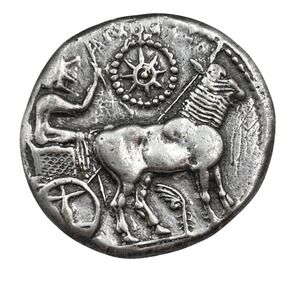 RARE MMA 1977 Coin Brooch Charioteer Horse Silver Tone Museum Reproduction Pin